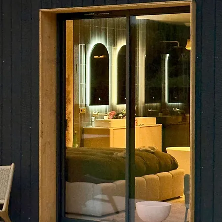 537 Emilion - Luxury Couette-café